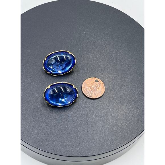 Emmons Vintage Cobalt Blue Oval Cabochon Gold Tone Scallop Clip Earrings - Picture 10 of 12